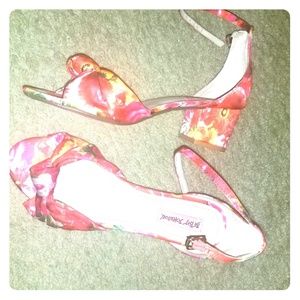 Floral square-heel sandle